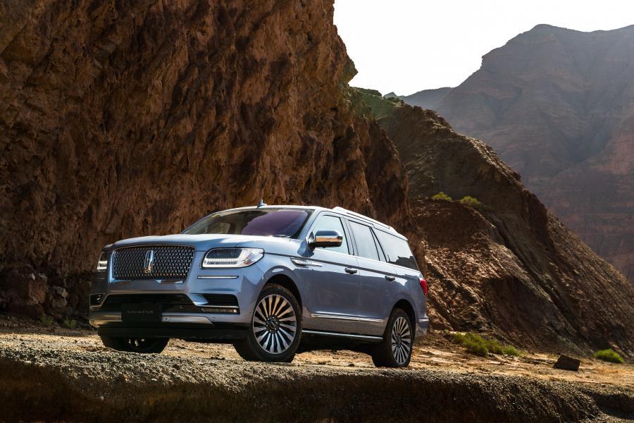  Lincoln Navigator Presidential 2017 года  (CN) (фото 27 из 40)